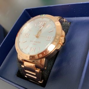 TOMMY HILFIGER WOMENS ROSE GOLD WATCH